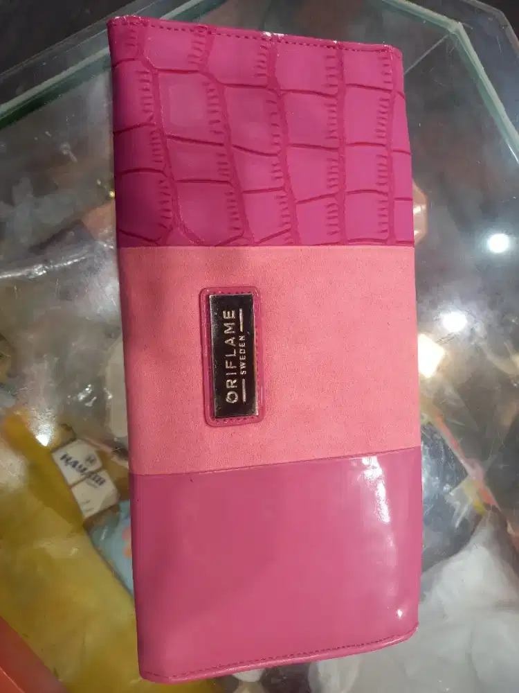 Di  jual  dompet bagus.