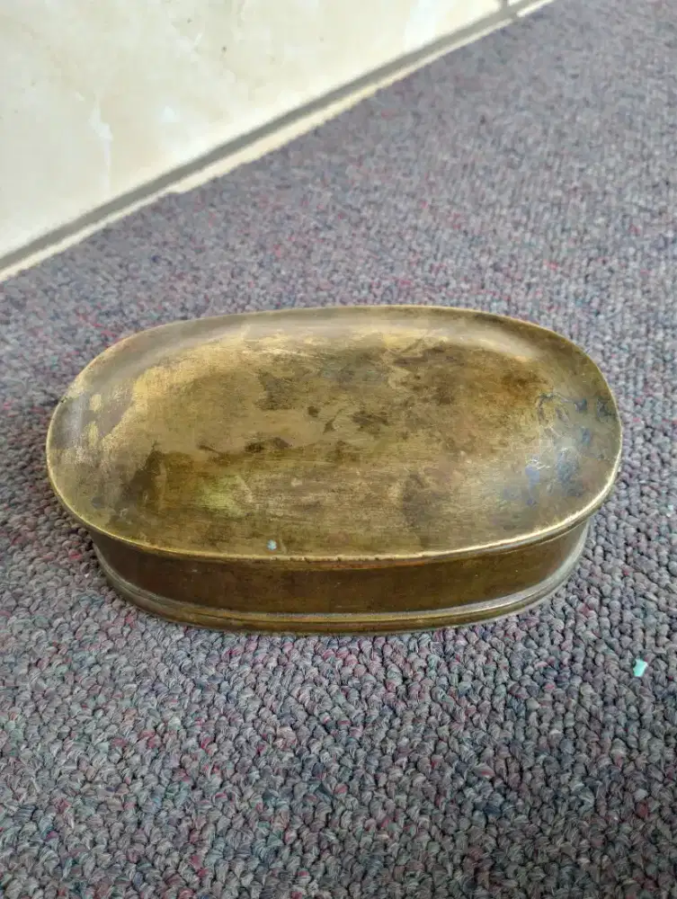 Brangkas barang peninggalan bahan kuningan