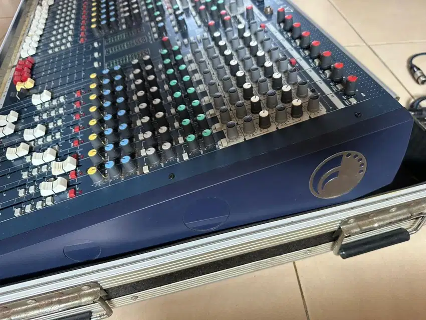 Mixer soundcraft lx7ii 32 chanel mulus!!!