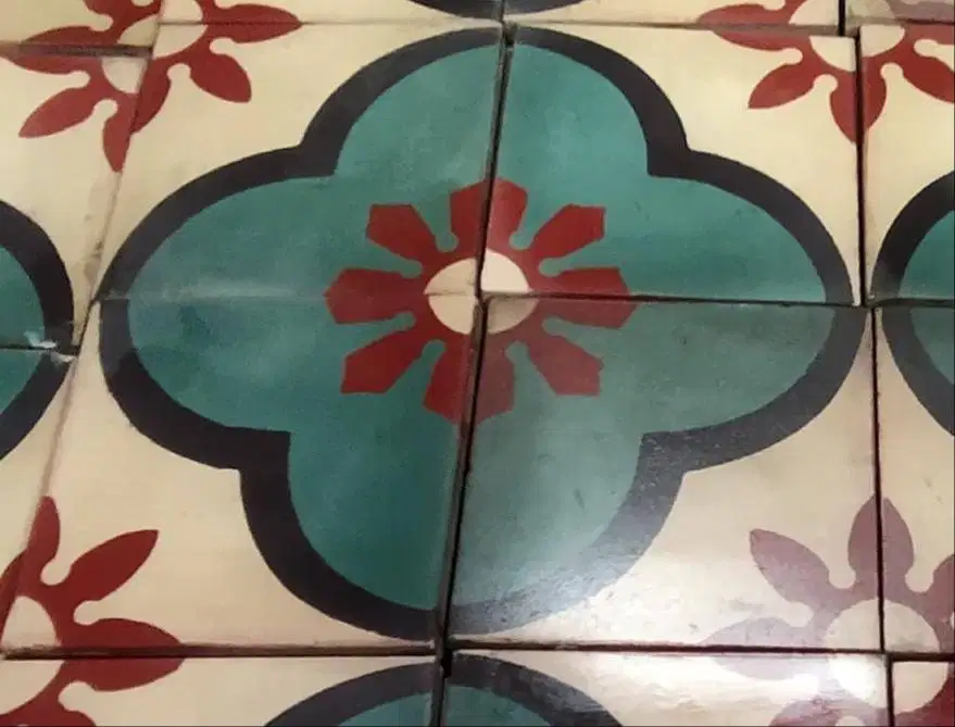 Tegel Kunci ex project, uk. 20x20, harga per pc