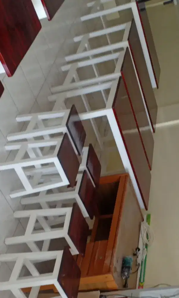 Tukang pembuat meja kayu bangku kayu