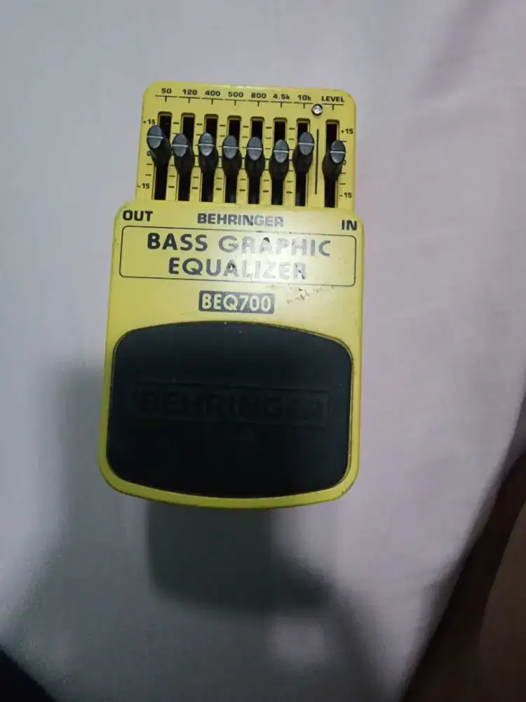 Bass graphic equaliser