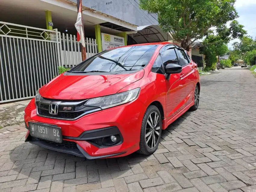 HONDA JAZZ 1.5  RS CVT MERAH 2018 DP 10 juta