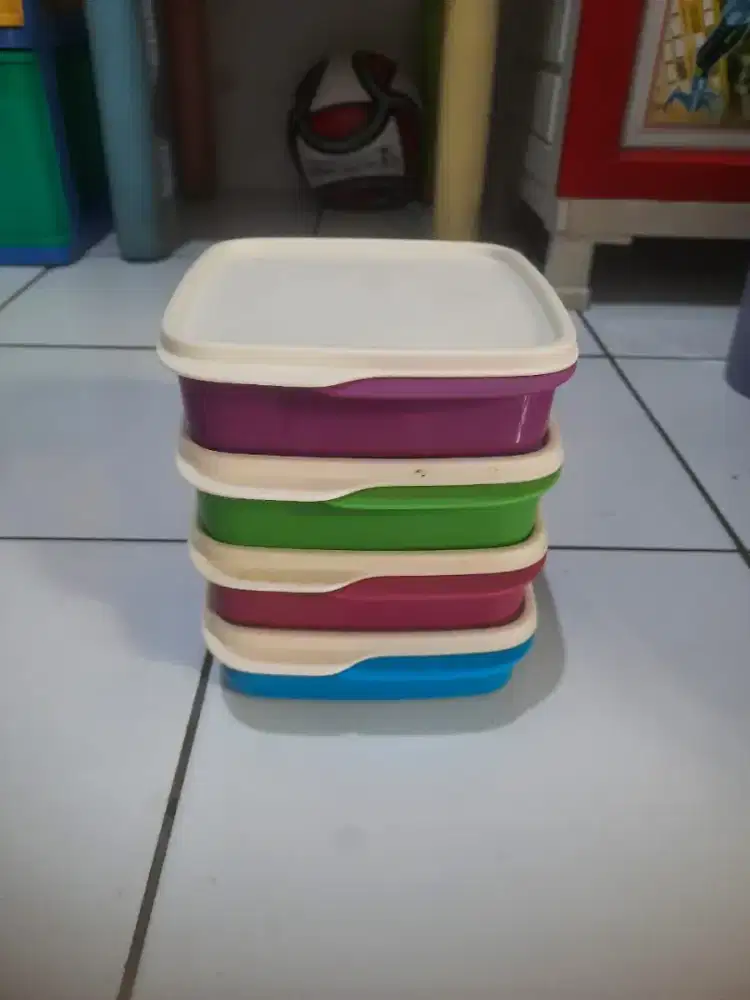 Tupperware bekas