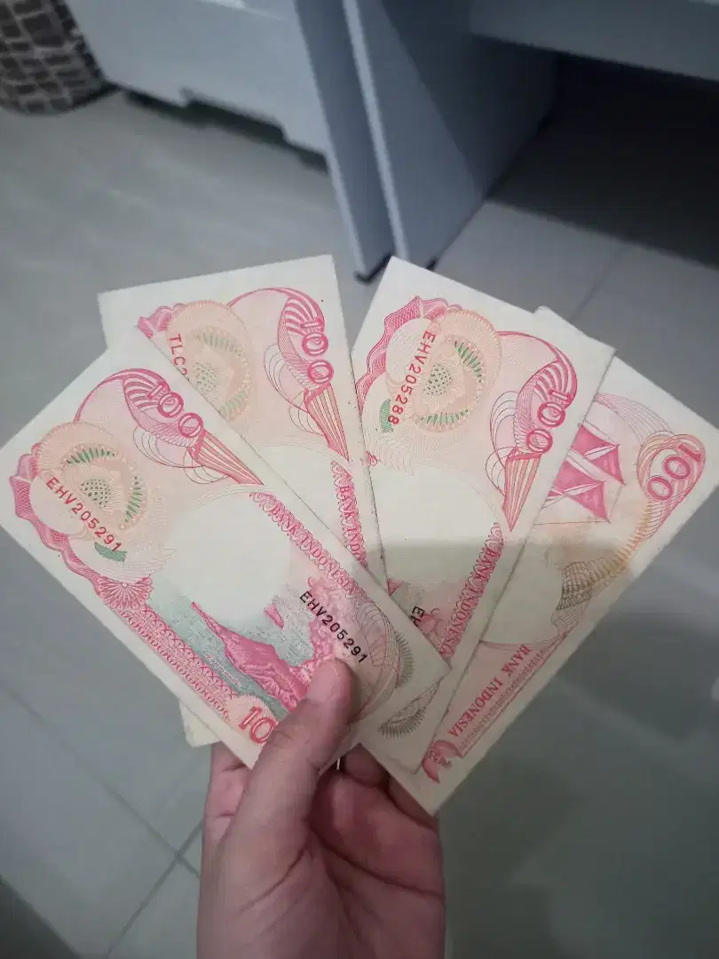 Uang Kertas 100 rupiah