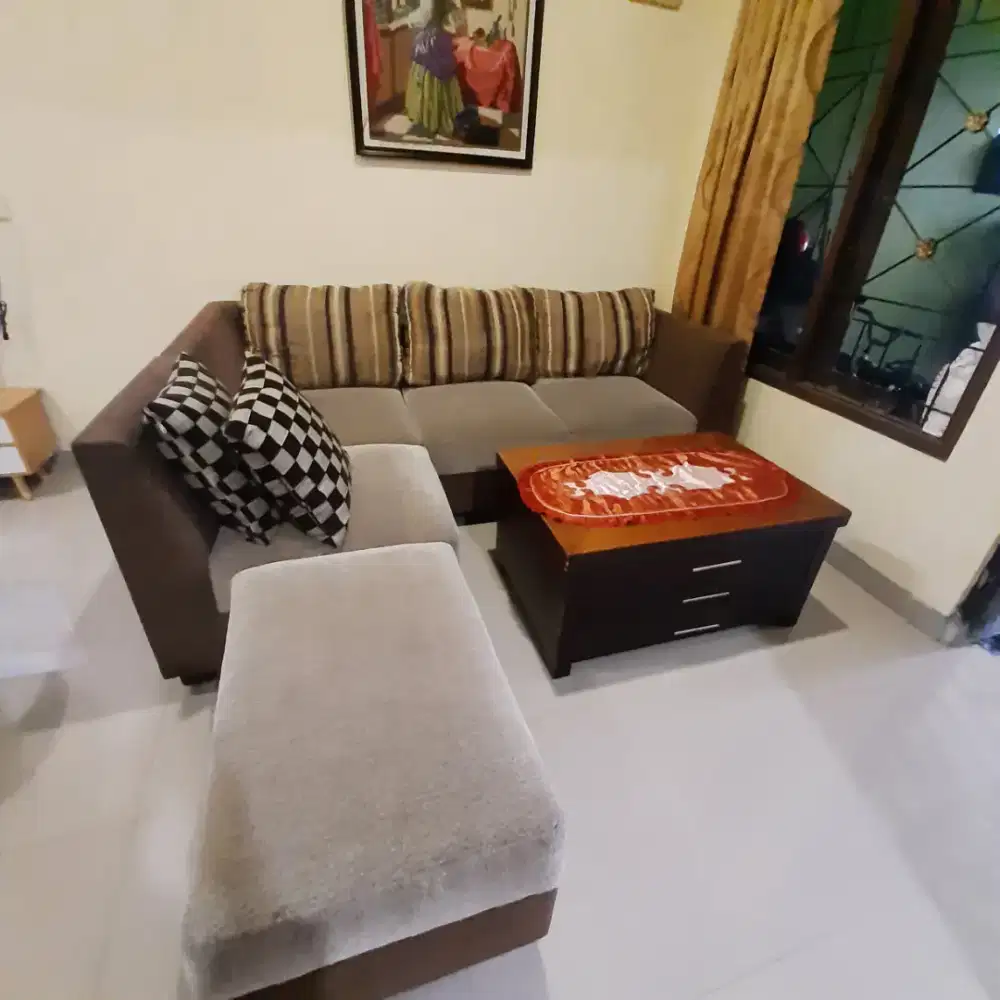 Sofa, warna: coklat mix abu lengkap dengan meja pemakaian pribadi 75%