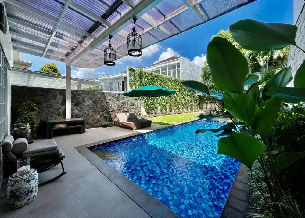 Rumah Taman Luas & Asri di Tengah Kota Jakarta