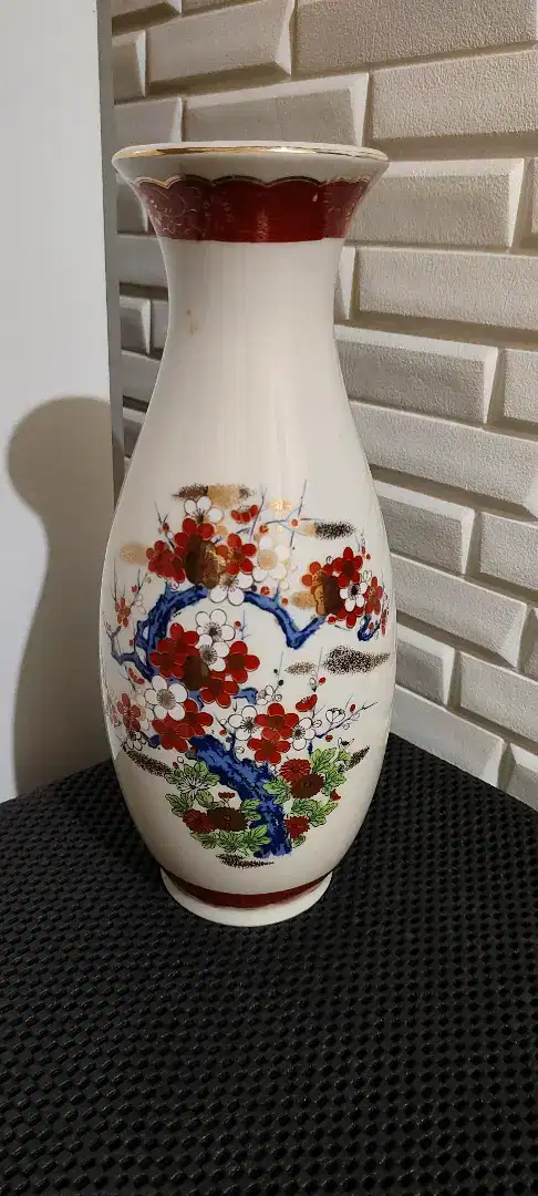 Vase bunga sakura japan