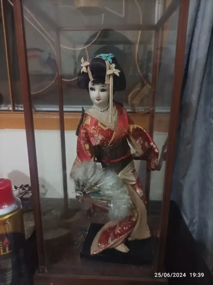 Pajangan patung wanita jepang