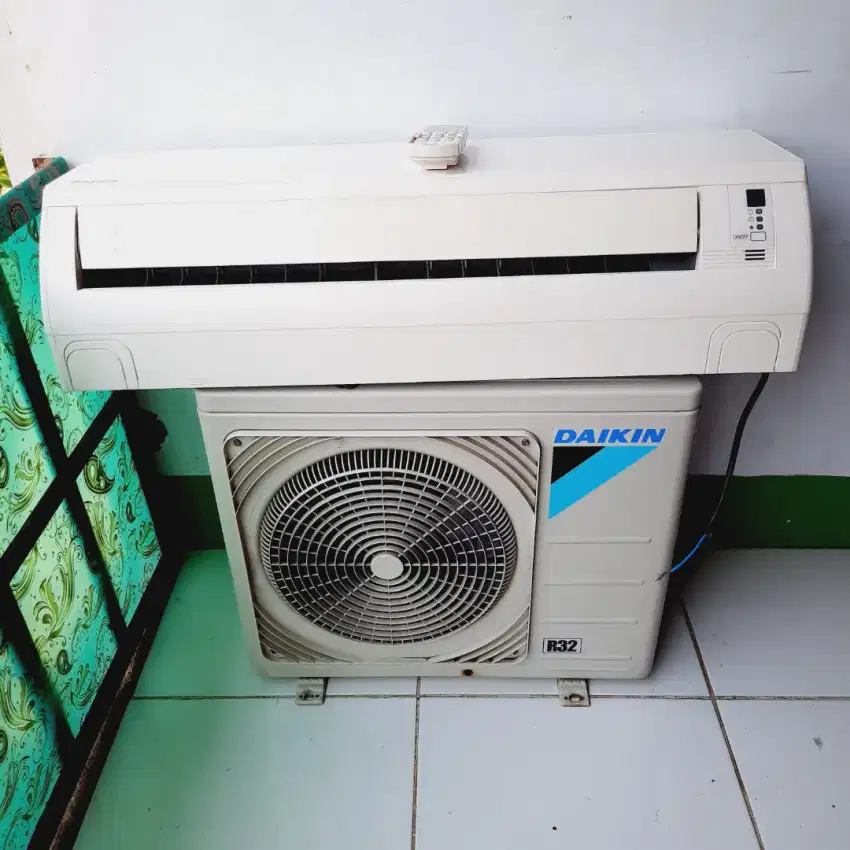 Jual ac daikin 1/2 pk + psang + gransi 2 bln