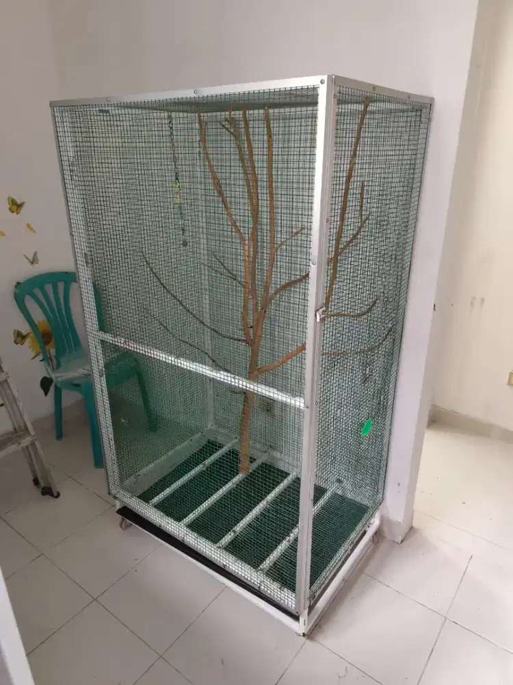 Kandang burung komplit dgn batang pohon