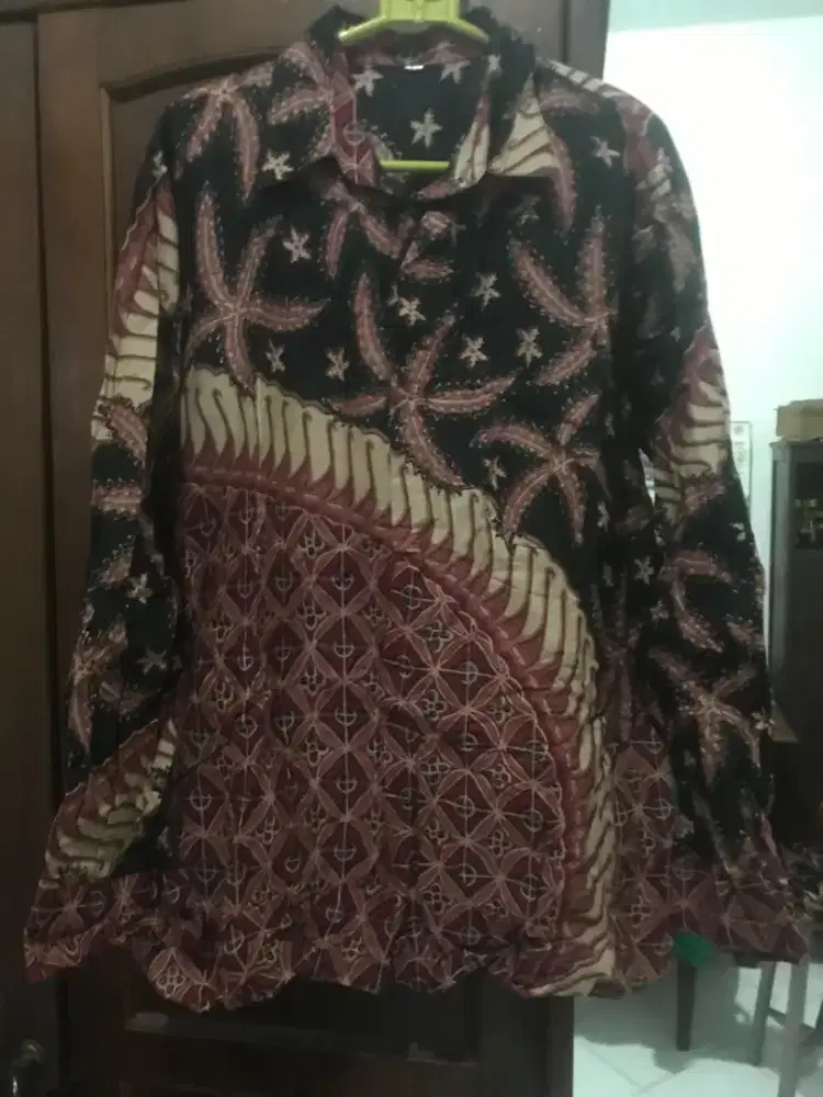 3 baju batik pria, warna merah