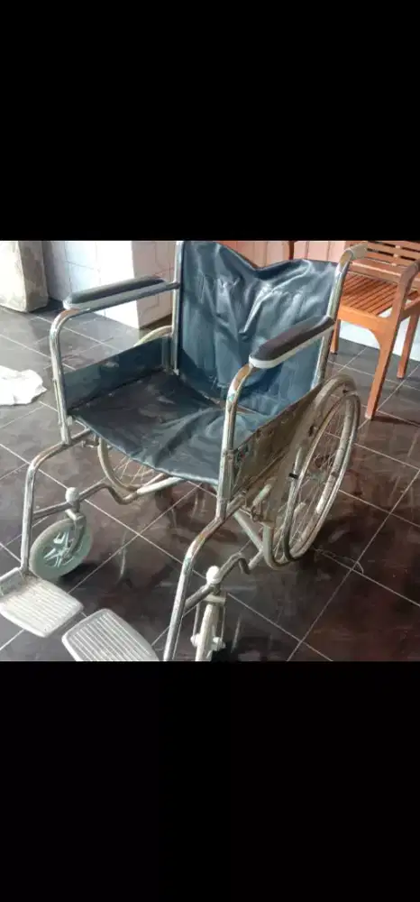 Kursi roda.jarang pakai