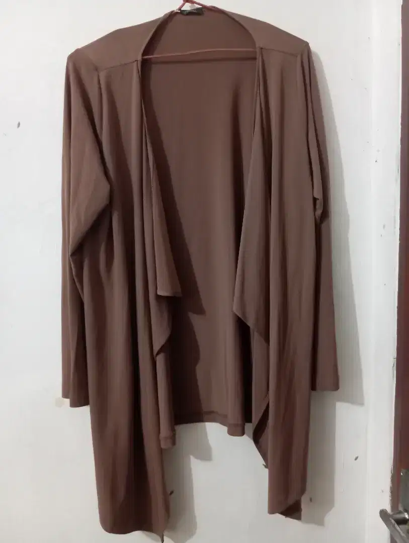Cardigan warna peach merk cheval ukuran L
