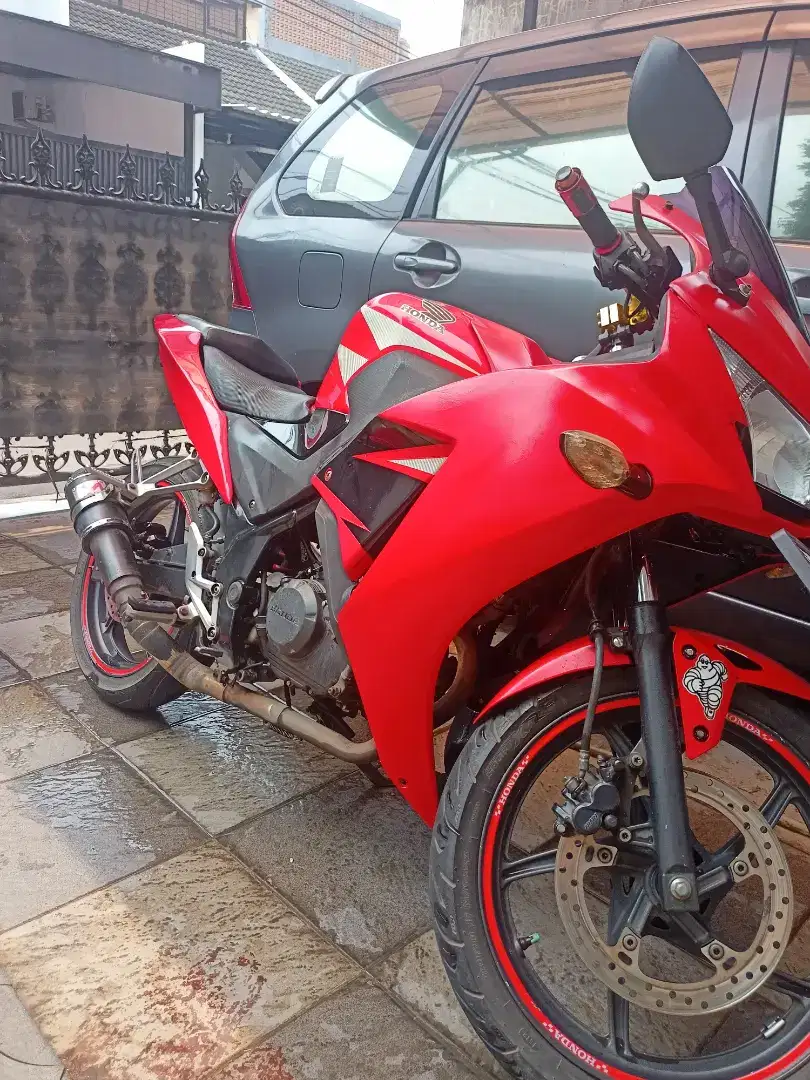 CBR 150 TAHUN 2015 READY JUAL CEPAT BU
