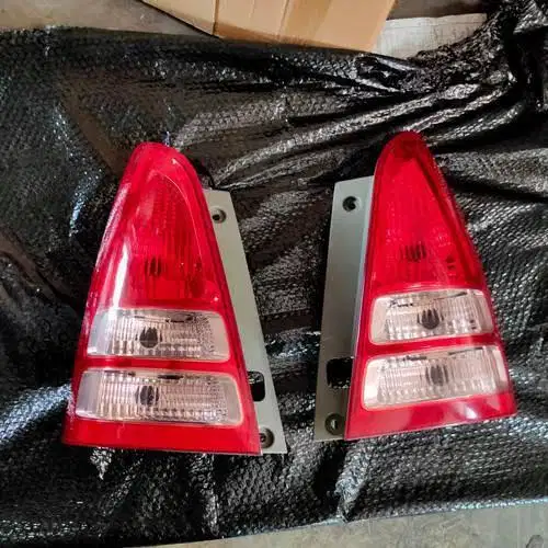 Stomplamp belakang innova 2004-2015 bonus gril warna hitam