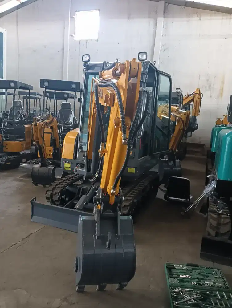 Excavator HW.25 di 2,5 ton