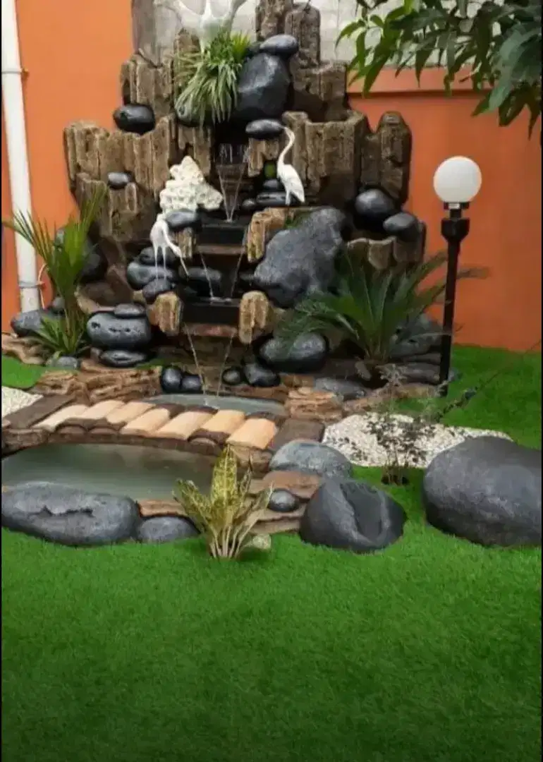 Kolam koi relief tebing