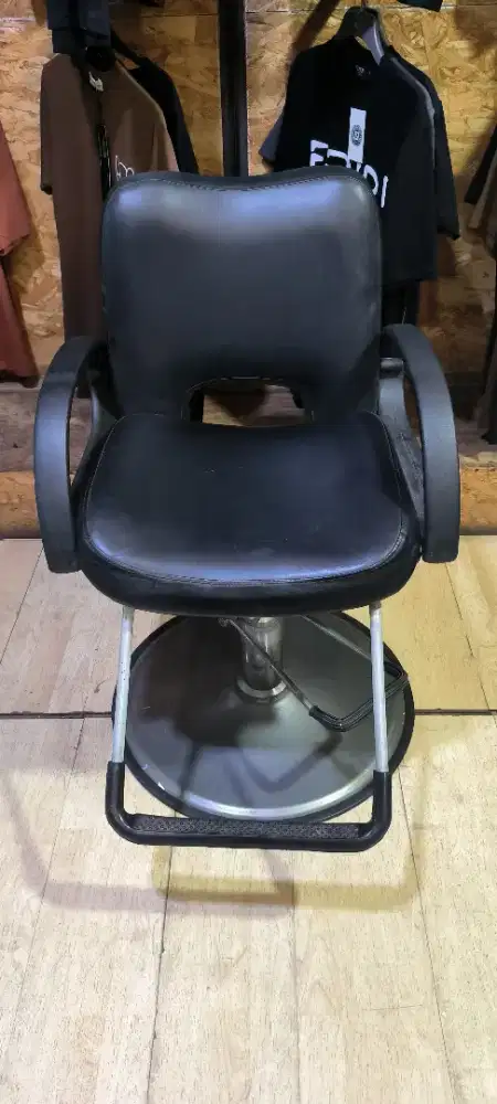 Kursi pangkas masih bagus