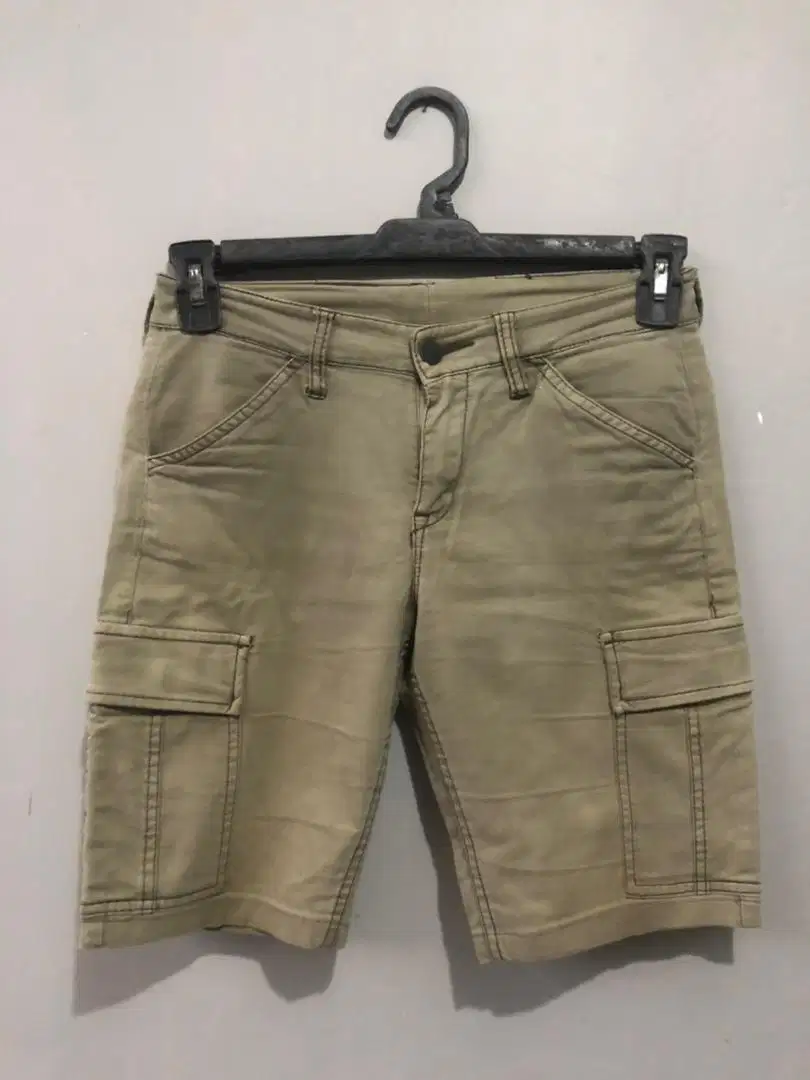 Celana Cargo Pendek Uniqlo