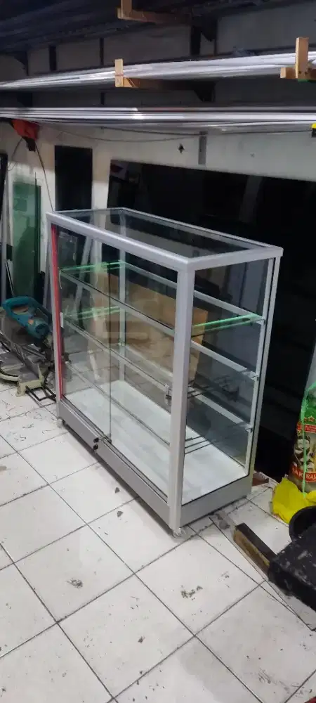 Etalase 1 meter  kaca full 5mm asahi