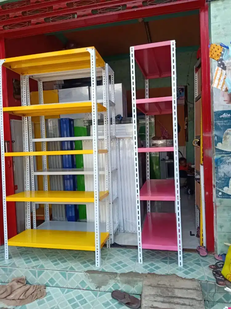 Rak besi siku lubang Surabaya