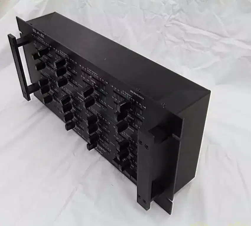 SAE 2800 Parametric Equalizer
