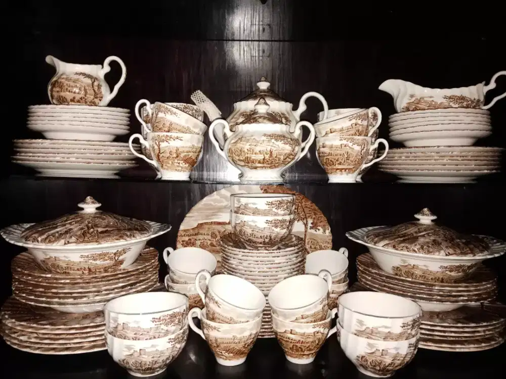 Johnson Brothers Tabbleware Set for 12 Seri Road to Windsor (1980an)