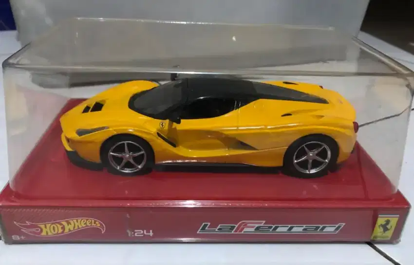 Hot Wheels FaFerrari 1:24 scale