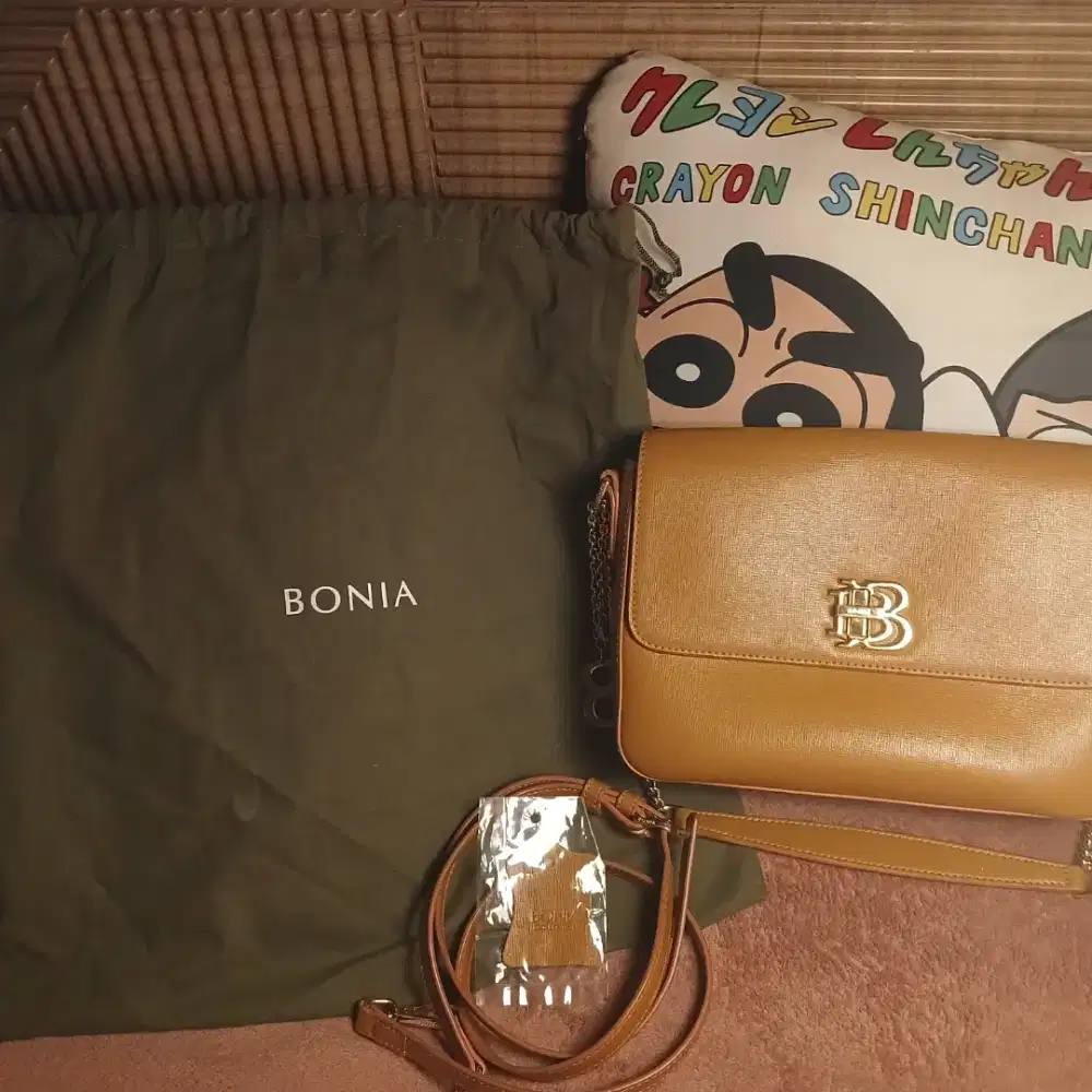 Tas wanita/second branded/tas bonia/tas slempang/tas bahu