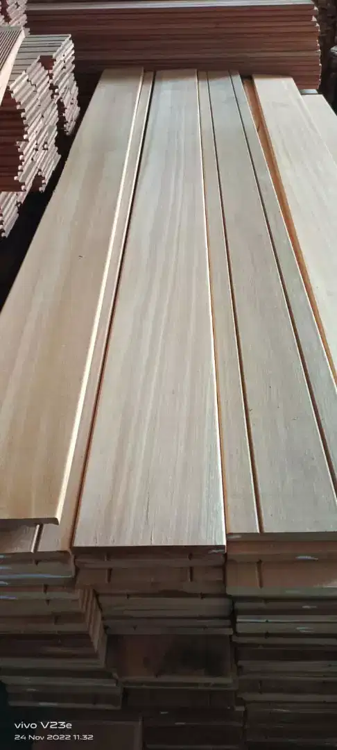 Papan kayu bengkirai