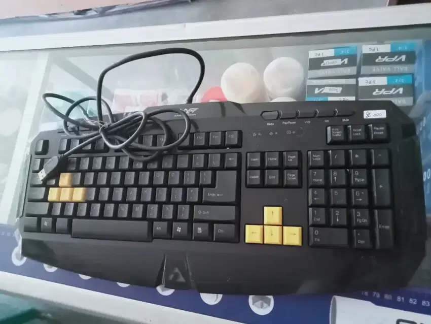 Tersedia ARMAGGEDDON KEYBOARD AK 300