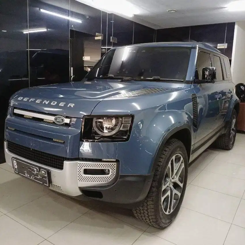 only 4k miles Defender 3 row seater 2020