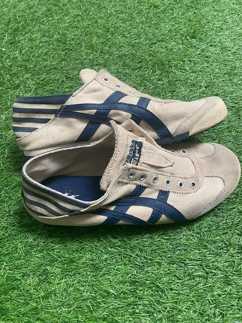 Sepatu slip on onitsuka tiger