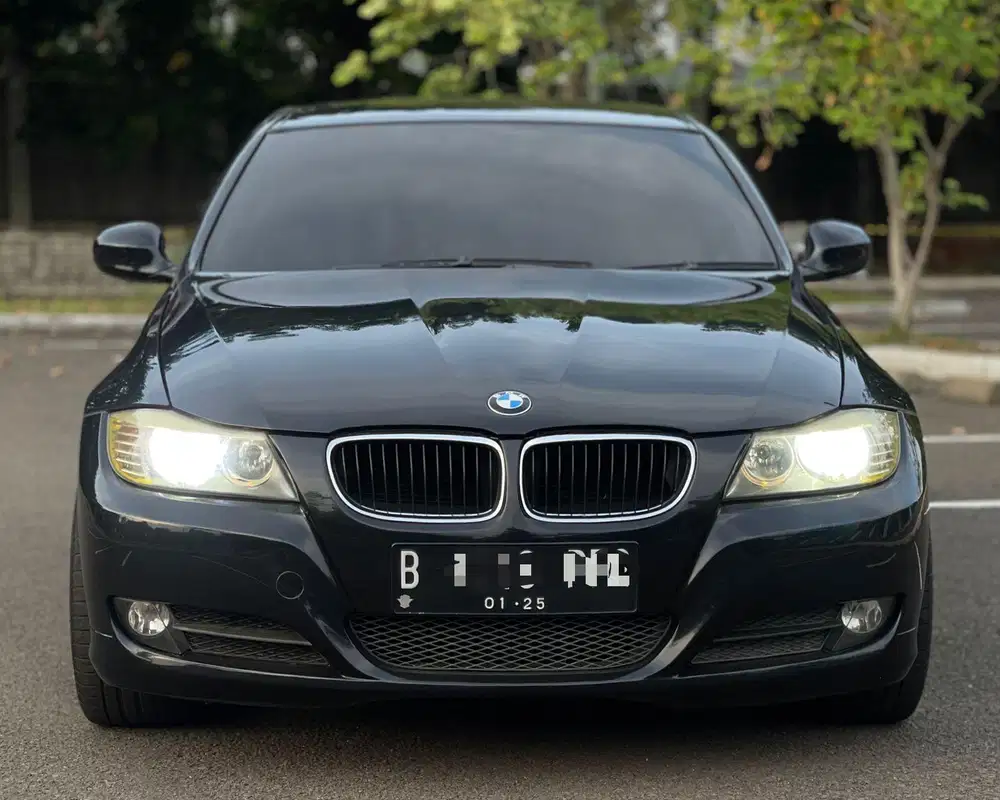 BMW E90 320i LCI Matic AT 2010 Hitam - Mobil Bekas - 922435939