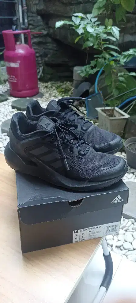 Adidas sepatu lari/ running shoes ALPHATORSION Black.