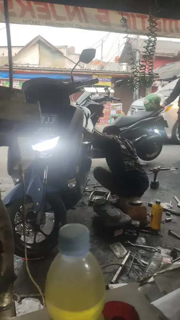 DIBUTUHKAN TEKNISI MOTOR / KARYAWAN BENGKEL