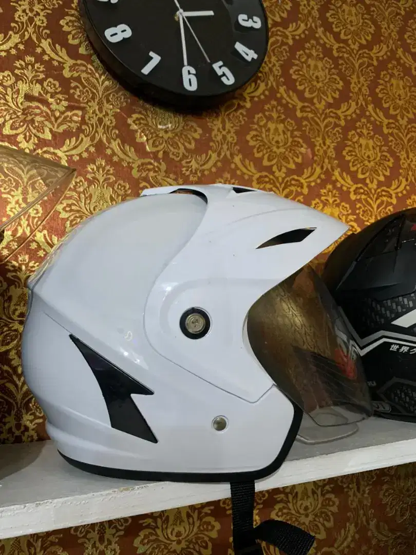 Helm Bekas Seperti Baru