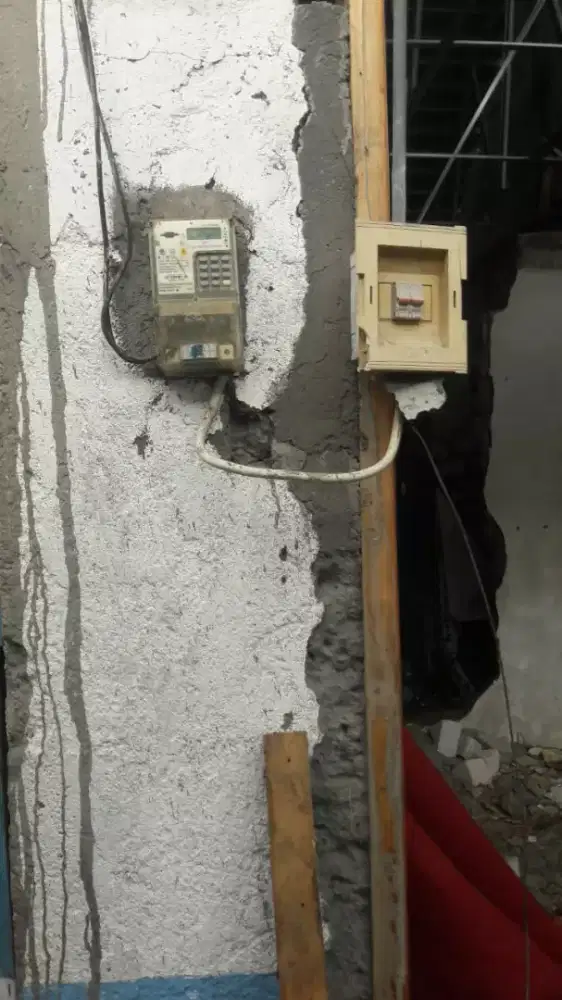 Tukang listrik di Bali