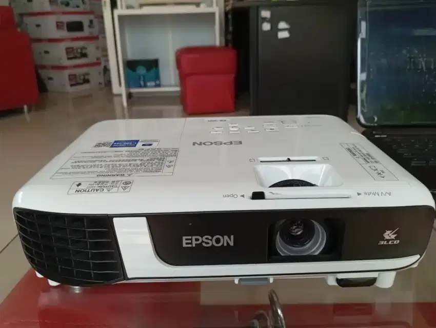 proyektor second Epson EB-W51 (FULL SEGEL)