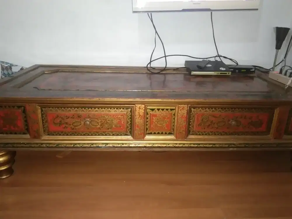 Meja antik ukiran Palembang