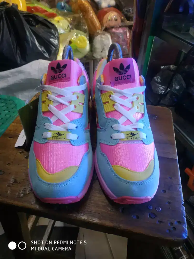 Sepatu adidas gucci