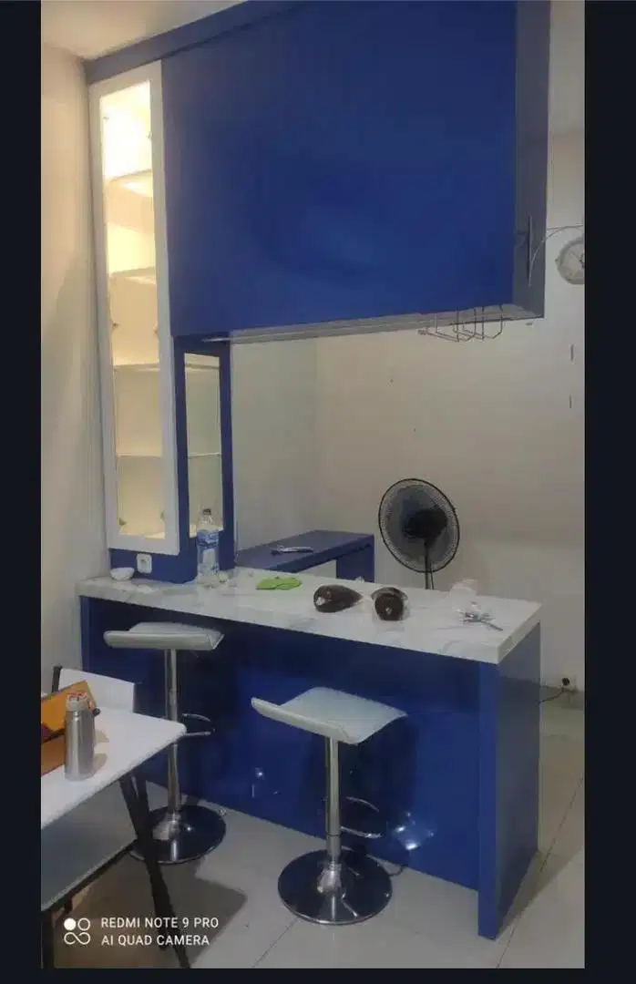 Lemari dan meja mini bar