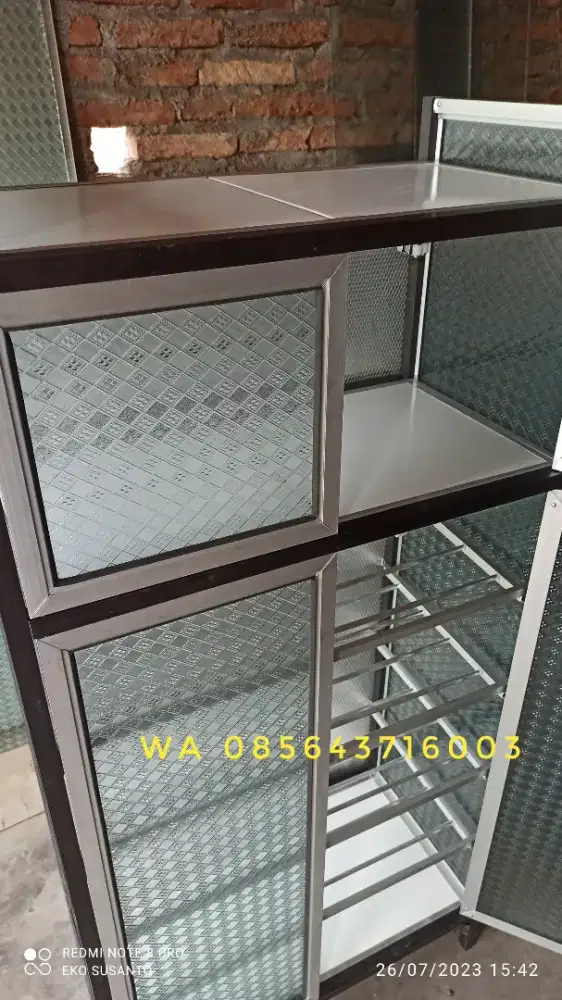 Almari sepatu alumunium