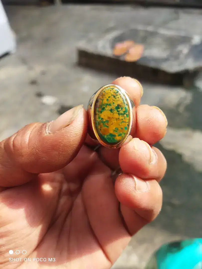 Cincin batu pirus persia