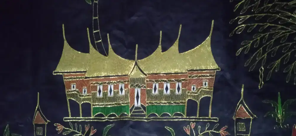 Muraaah!Pajangan/hiasan dinding sulaman benang emas motif Minangkabau