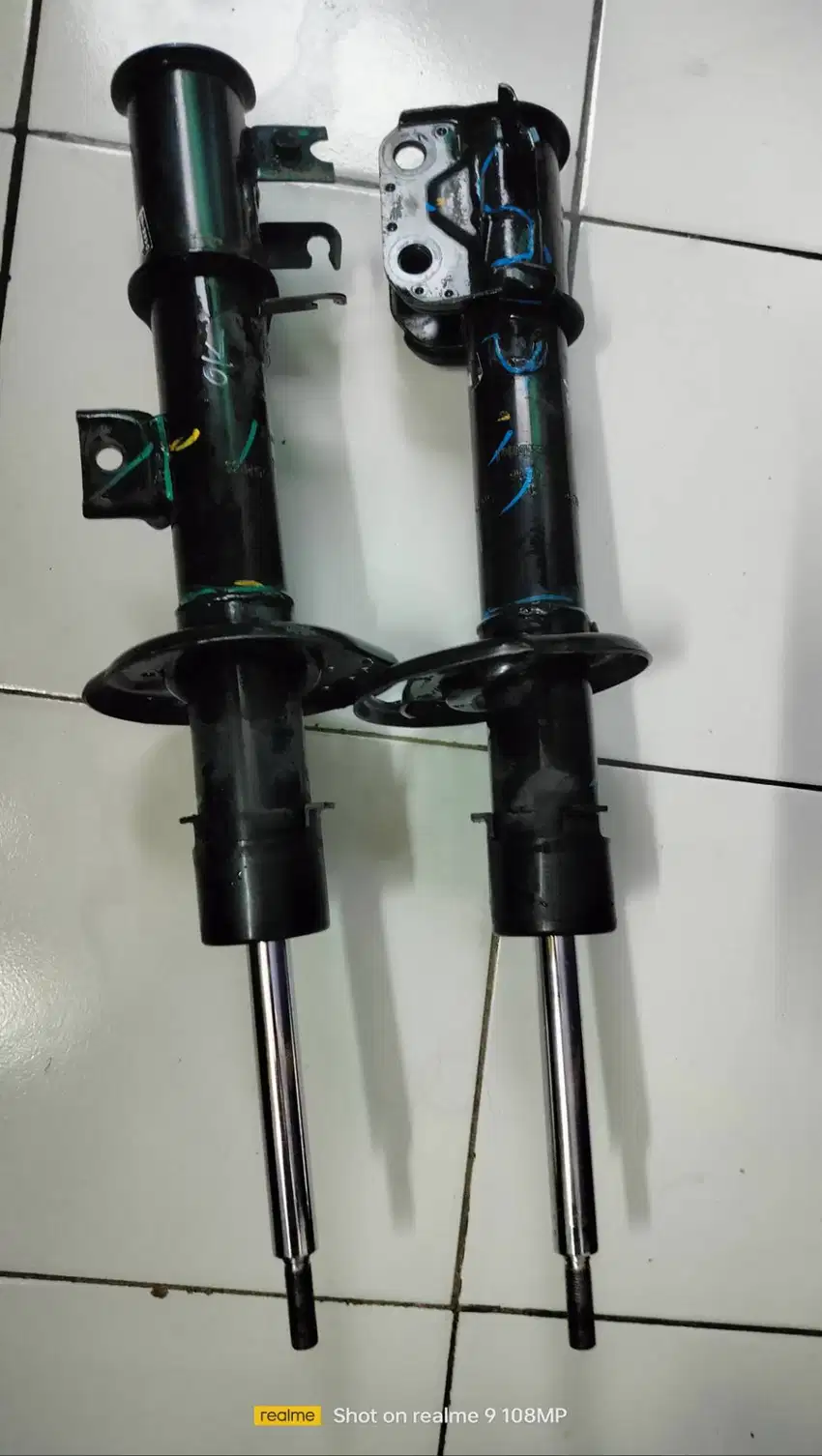 Shock breaker mobil Suzuki S-CROSS Produk Asli / Original