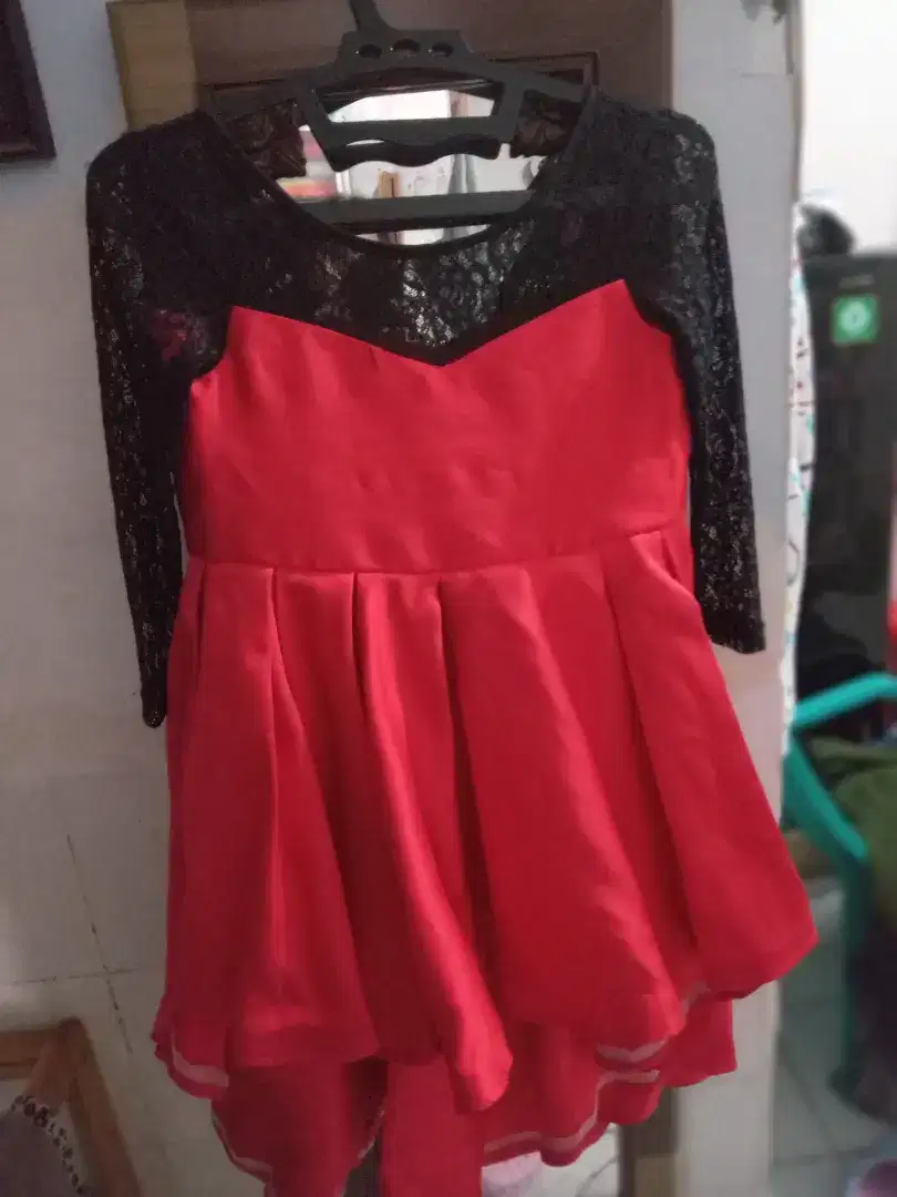 Dress anak warna merah bis hitam