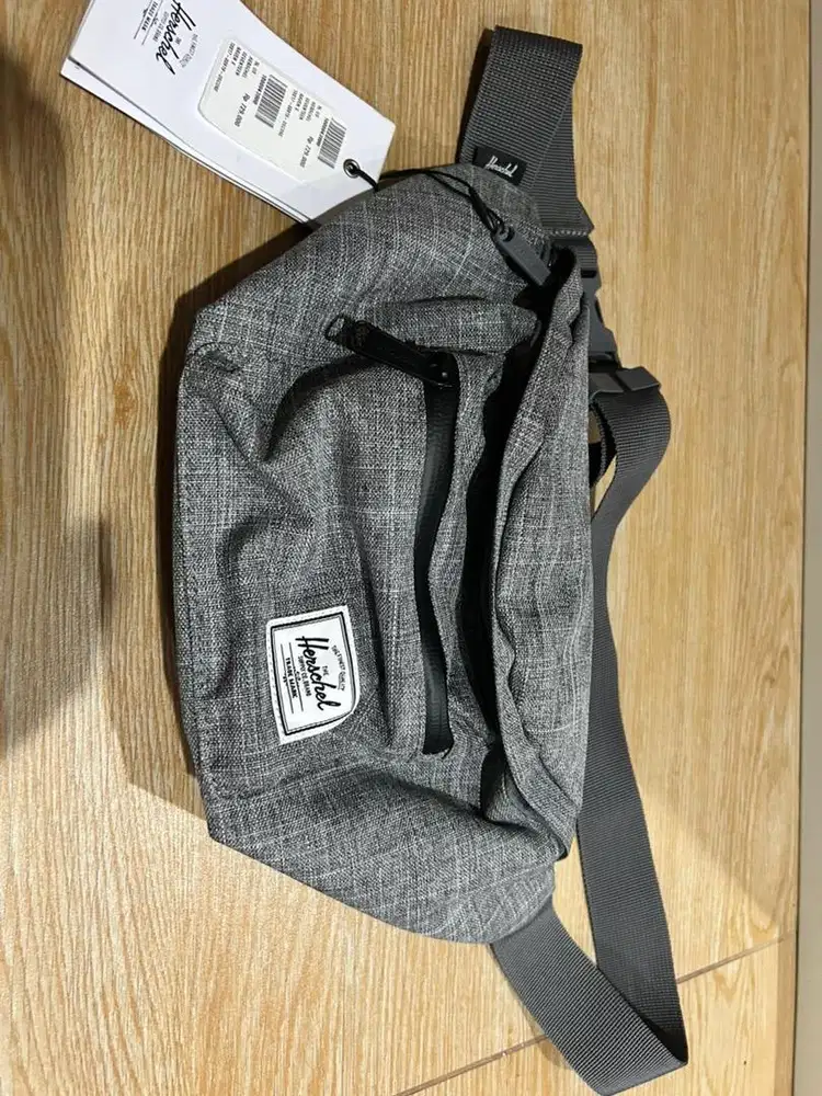 Herschel Seventeen Hip Pack Raven Crosshatch
