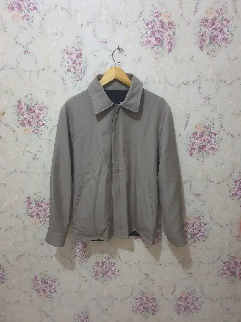 Like new .authentic jaket bolak balik .size L .madein hongkong